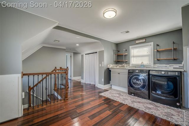 82 Granada Drive, White Lake, MI 48386