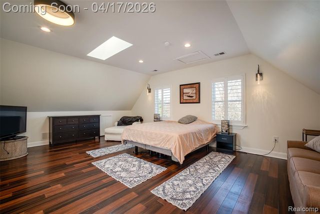 82 Granada Drive, White Lake, MI 48386