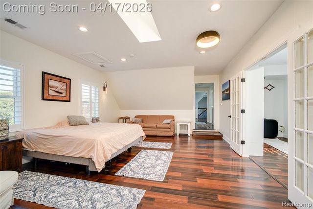 82 Granada Drive, White Lake, MI 48386