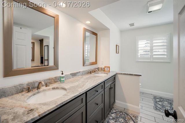 82 Granada Drive, White Lake, MI 48386