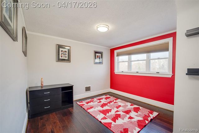 82 Granada Drive, White Lake, MI 48386