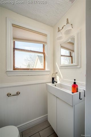 82 Granada Drive, White Lake, MI 48386