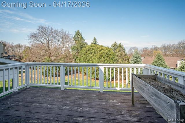 82 Granada Drive, White Lake, MI 48386