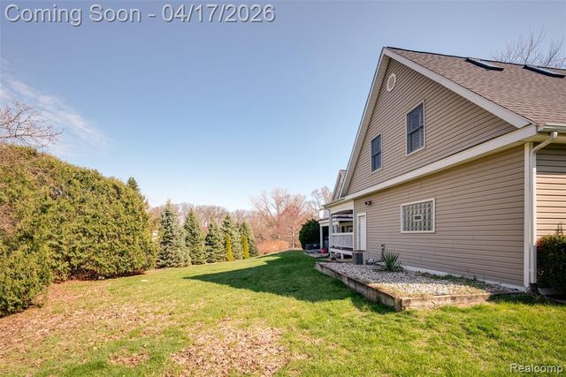 82 Granada Drive, White Lake, MI 48386