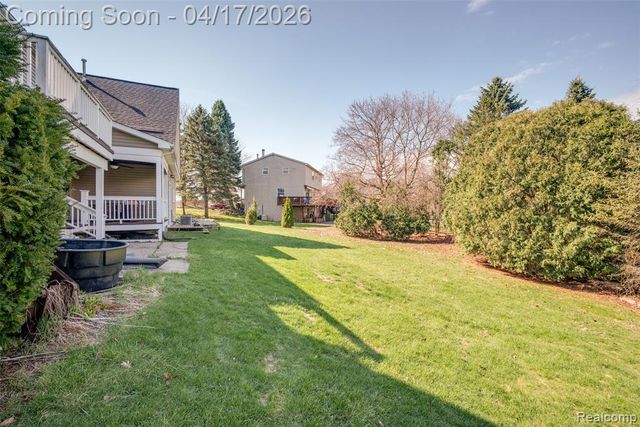 82 Granada Drive, White Lake, MI 48386