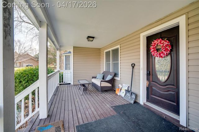 82 Granada Drive, White Lake, MI 48386