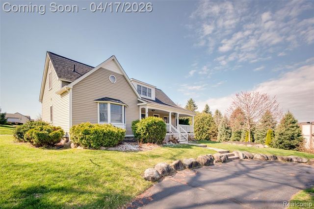 82 Granada Drive, White Lake, MI 48386