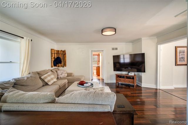 82 Granada Drive, White Lake, MI 48386