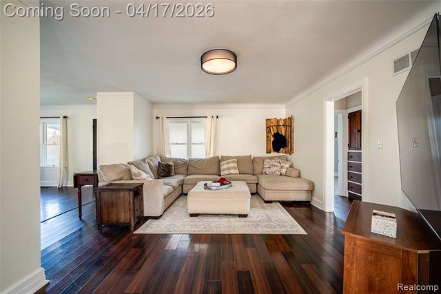 82 Granada Drive, White Lake, MI 48386