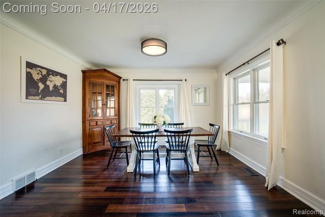 82 Granada Drive, White Lake, MI 48386