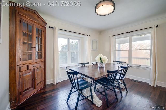 82 Granada Drive, White Lake, MI 48386