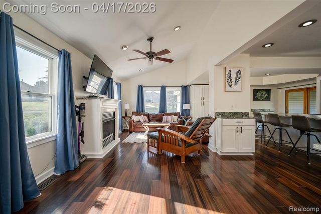 82 Granada Drive, White Lake, MI 48386