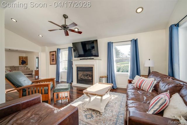 82 Granada Drive, White Lake, MI 48386