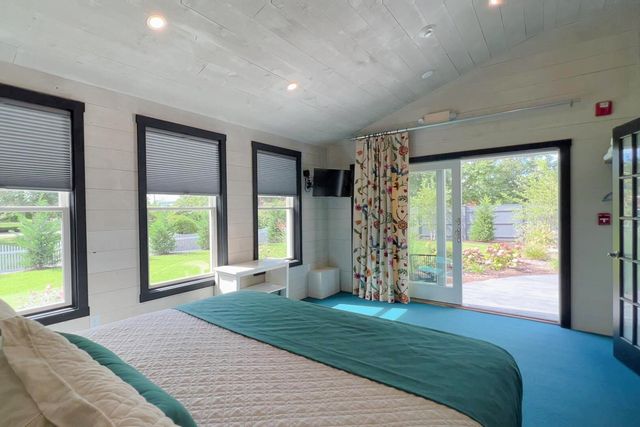 156 Teaticket Highway, Falmouth, MA 02540