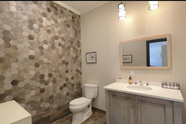 156 Teaticket Highway, Falmouth, MA 02540