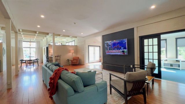 156 Teaticket Highway, Falmouth, MA 02540
