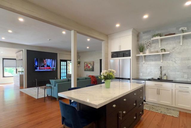 156 Teaticket Highway, Falmouth, MA 02540