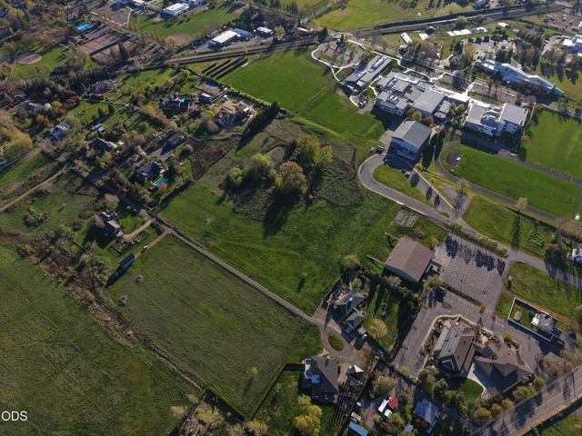 E Main Street, Ashland, OR 97520