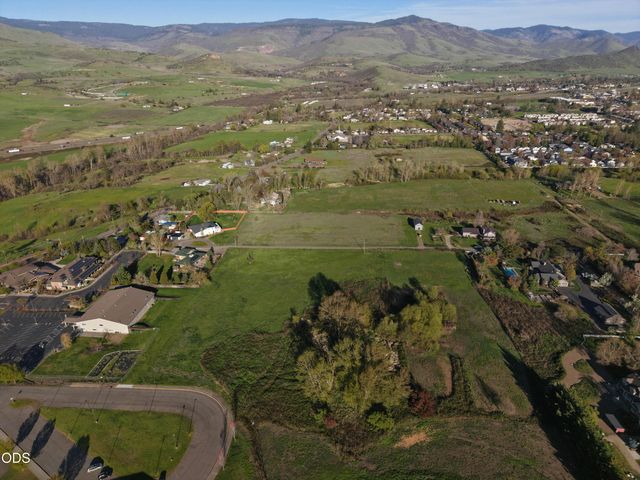 E Main Street, Ashland, OR 97520