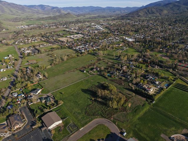 E Main Street, Ashland, OR 97520