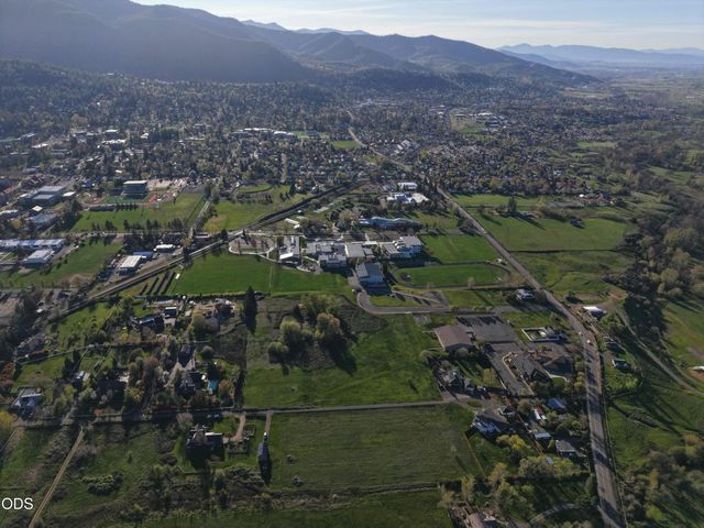 E Main Street, Ashland, OR 97520
