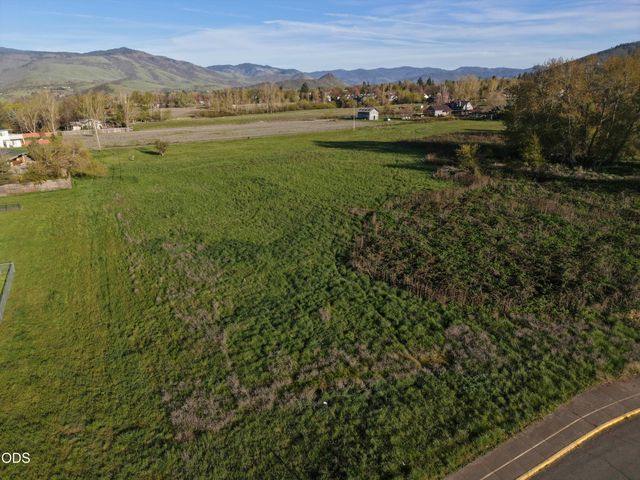 E Main Street, Ashland, OR 97520