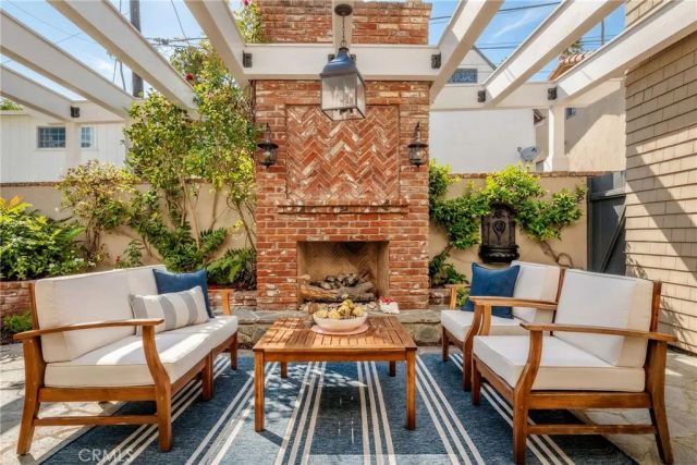 33 Palermo Walk, Long Beach, CA 90803
