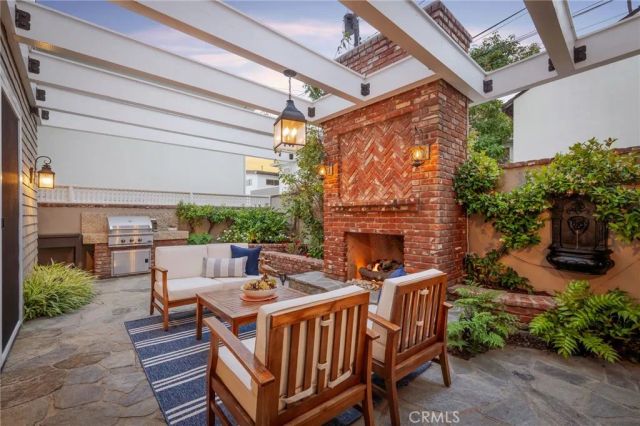 33 Palermo Walk, Long Beach, CA 90803