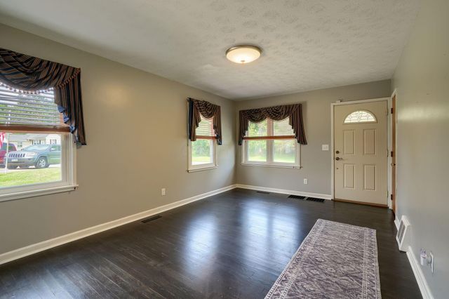 565 Springhollow Road, Circleville, OH 43113