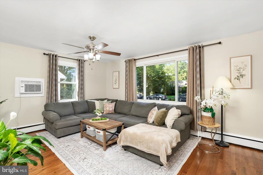 101 BENNETT PL, HIGHTSTOWN, NJ 08520 — photo 4