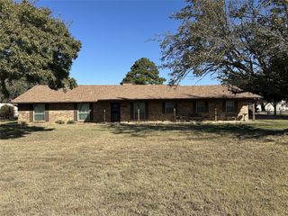 2001 Oak Grove Road E, Fort Worth, TX 76028