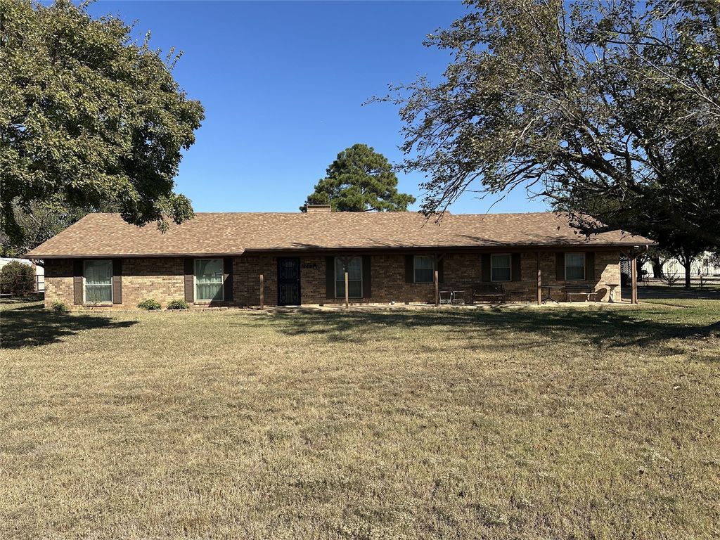 2001 Oak Grove Road E, Fort Worth, TX 76028