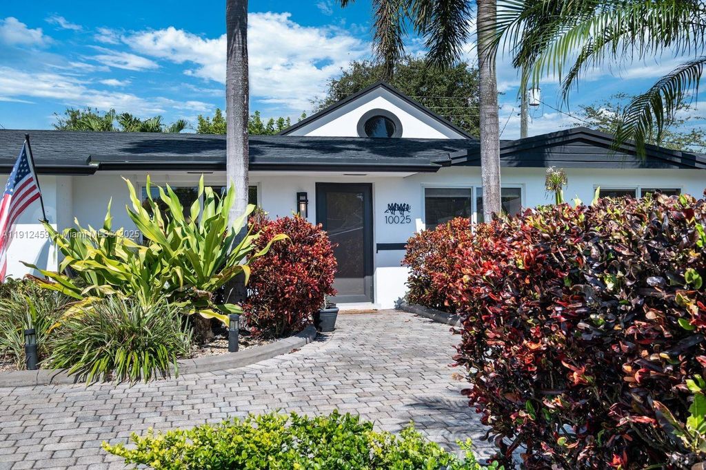 10025 SW 83rd St, Miami, FL 33173