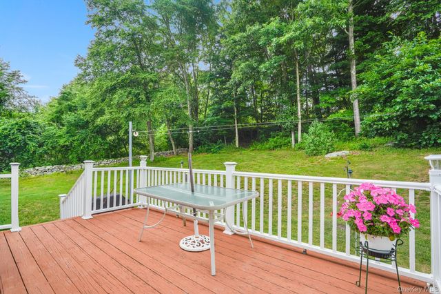 5 Gardineer Road, Putnam Valley, NY 10579