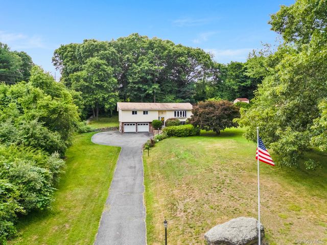 5 Gardineer Road, Putnam Valley, NY 10579
