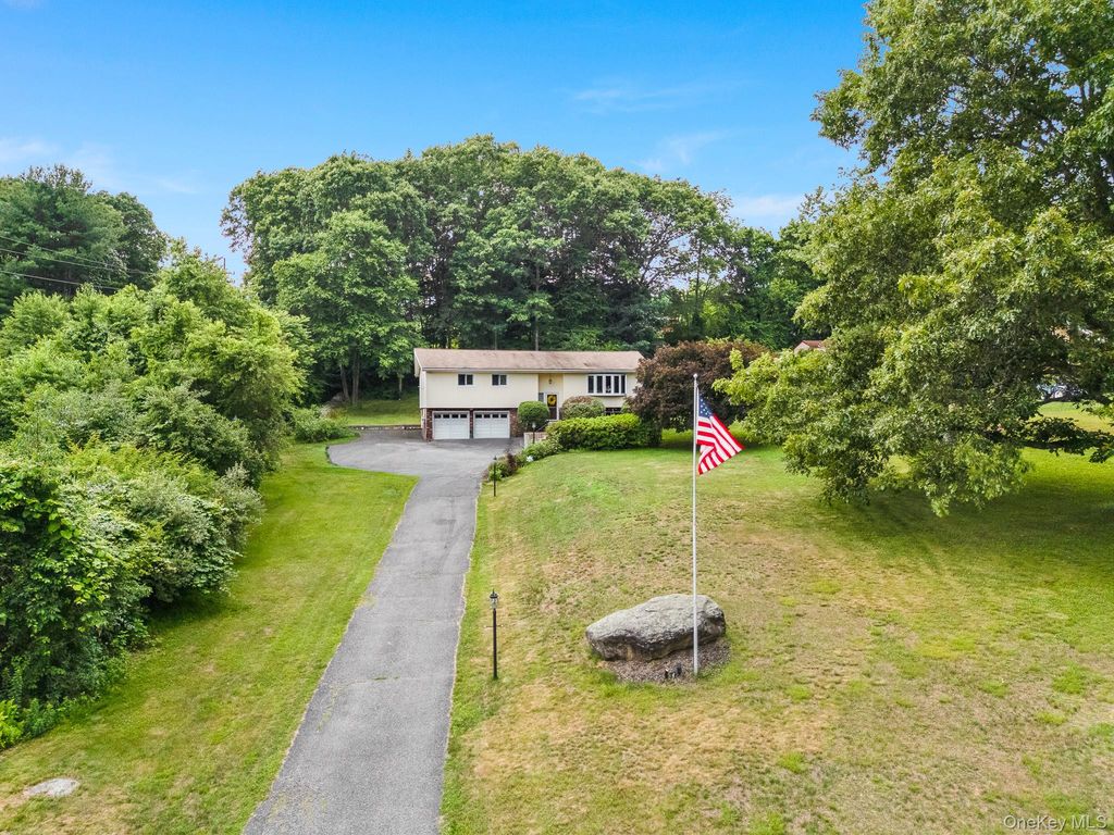 5 Gardineer Road, Putnam Valley, NY 10579