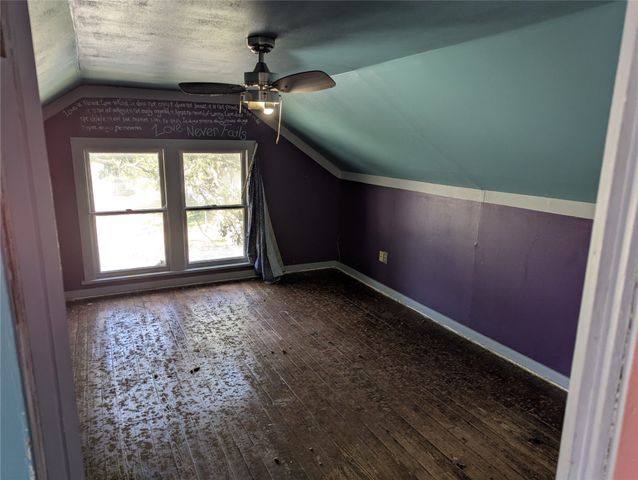 625 S 3rd Avenue W, Newton, IA 50208