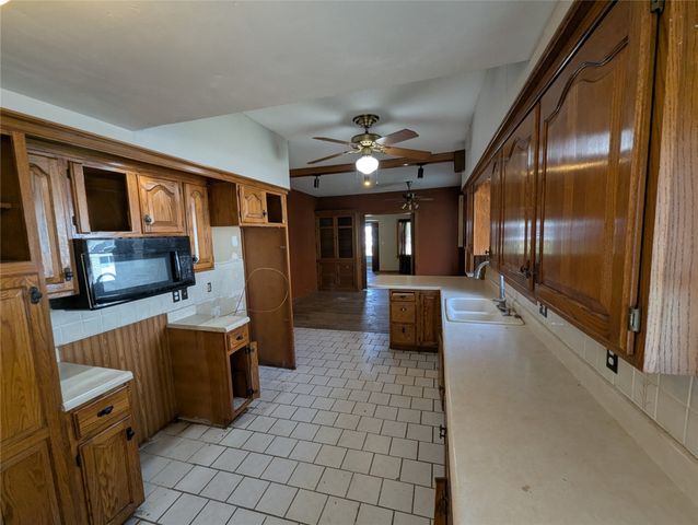 625 S 3rd Avenue W, Newton, IA 50208