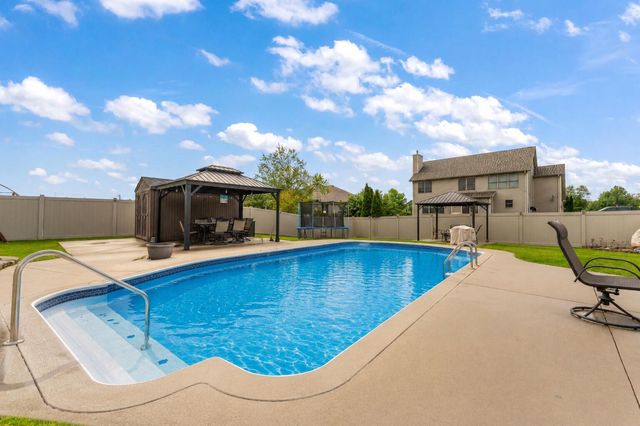 301 E 125th Avenue, Crown Point, IN 46307