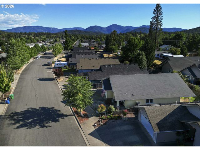 1440 GEORGE TWEED Blvd, Grants Pass, OR 97527