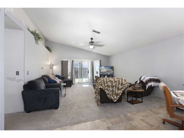 1440 GEORGE TWEED Blvd, Grants Pass, OR 97527