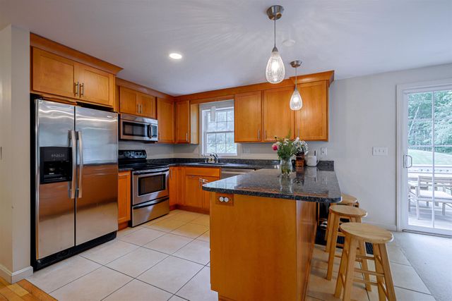 121 Birkdale Road, Bedford, NH 03110