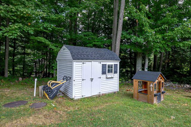 121 Birkdale Road, Bedford, NH 03110