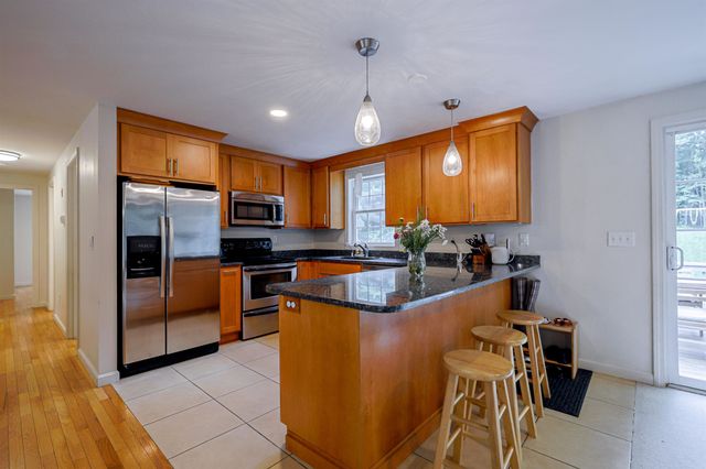 121 Birkdale Road, Bedford, NH 03110
