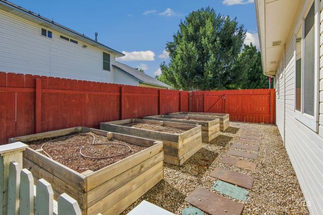 2118 N Springland Pl, Boise, ID 83713