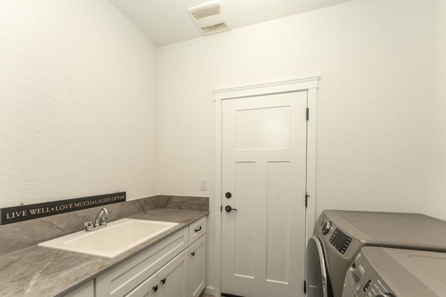 2717 Seabiscuit Dr, Veradale, WA 99037