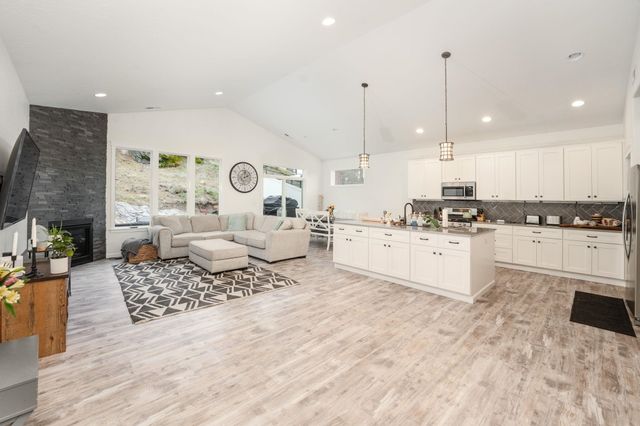 2717 Seabiscuit Dr, Veradale, WA 99037