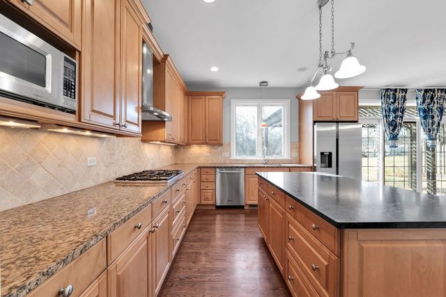 141 Walnut Street, Libertyville, IL 60048