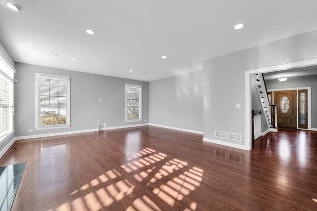 141 Walnut Street, Libertyville, IL 60048