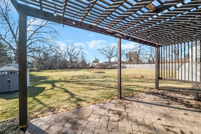 141 Walnut Street, Libertyville, IL 60048